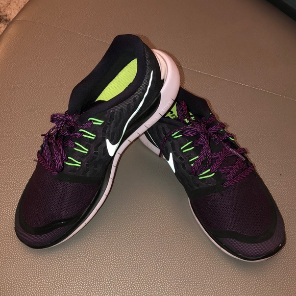 Nike Shoes - Nike free 5.0